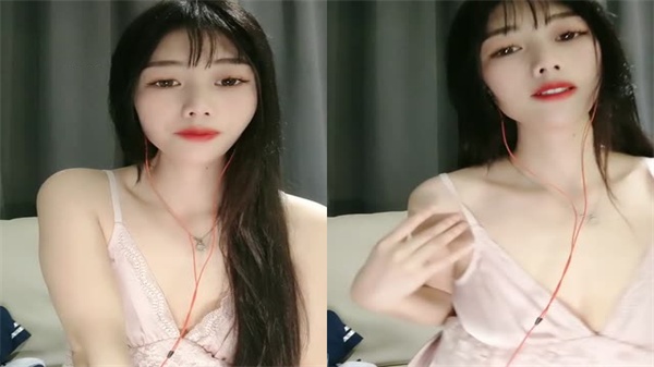 黑丝苗条巨乳骚妇主动献身，蒙面狼友狂舔揉奶玩到激烈操逼高潮！