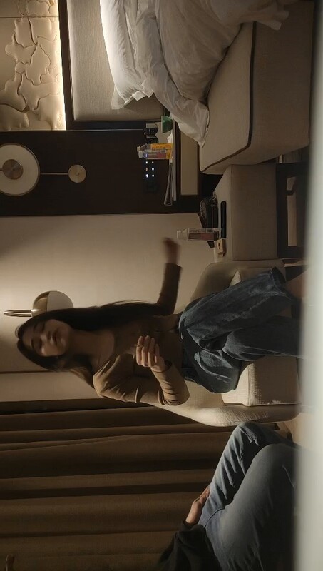 大长腿甜美骚女骑乘狂操，掰开屁股猛干到浪叫